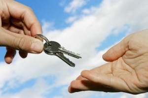 Дарение имущества родственнику — правила передачи в собственность недвижимости